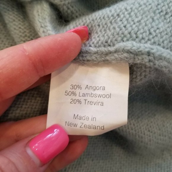 Fuzzy Royal Angora New Zealand Blue Lambswool - Picture 9 of 10